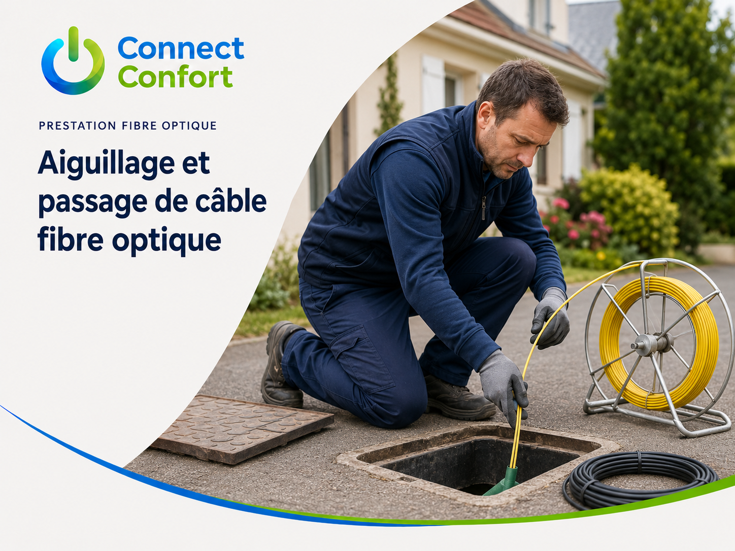Technicien guidant une aiguille de tirage dans un fourreau depuis un regard télécom.